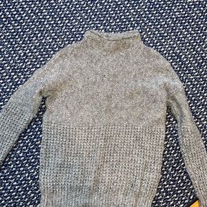 Gray American Eagle Sweater (Small)